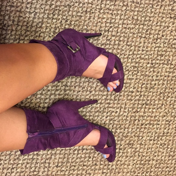 Super cute purple suede heels💜