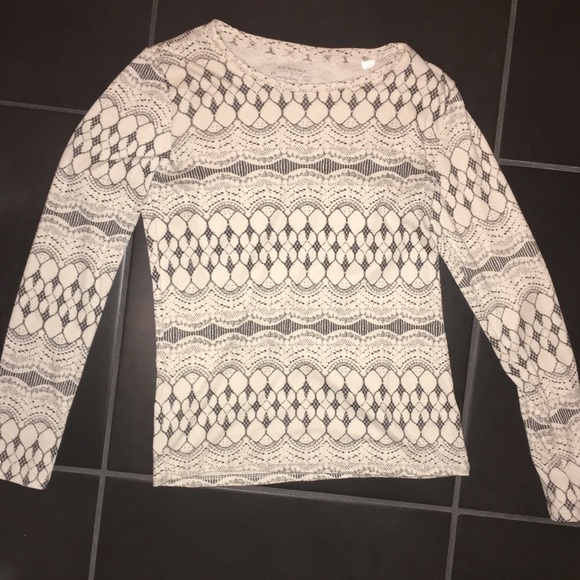 Cream shirt with Pattern