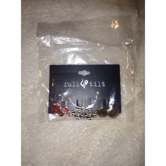 Full Tilt Jewelry - 3 piece earring set 🦀