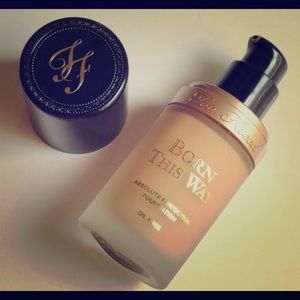 Too Faced Born This Way Foundation - Honey