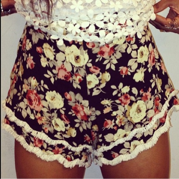 LF floral double layered soft shorts - Picture 2 of 4