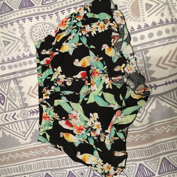 LF tropical print soft shorts - Picture 3 of 4