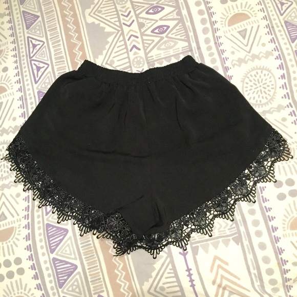 LF black lace tulip soft short - Picture 4 of 4