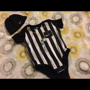 Nike Referee onesie and a hat 
size 3-6months