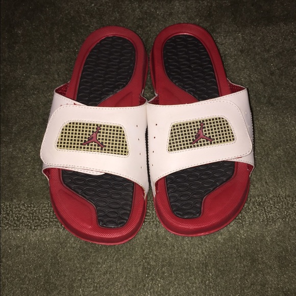 Kids Jordan flip flop sides size 6y