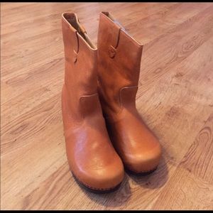 Sanita Tessa clog style boots new in box
