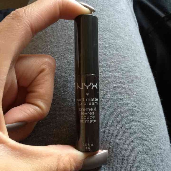 SMLC21 Transylvania NYX Soft Matte Lip Cream