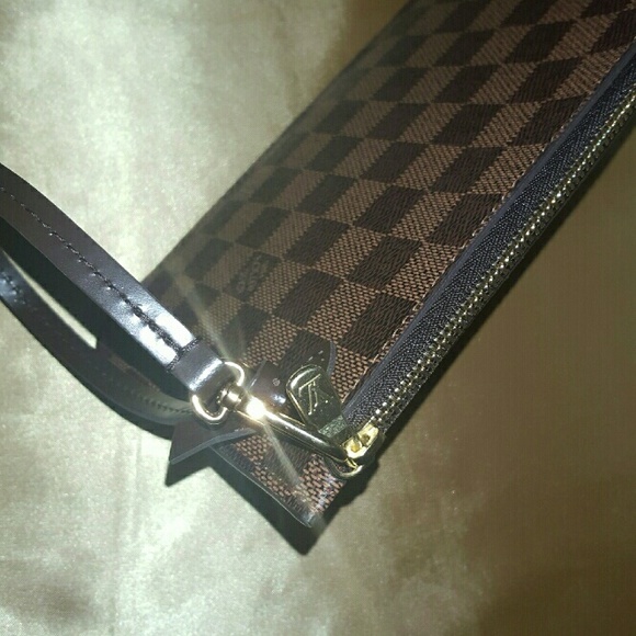 🚫SOLD Authentic Louis Vuitton Wristlet - Picture 2 of 4