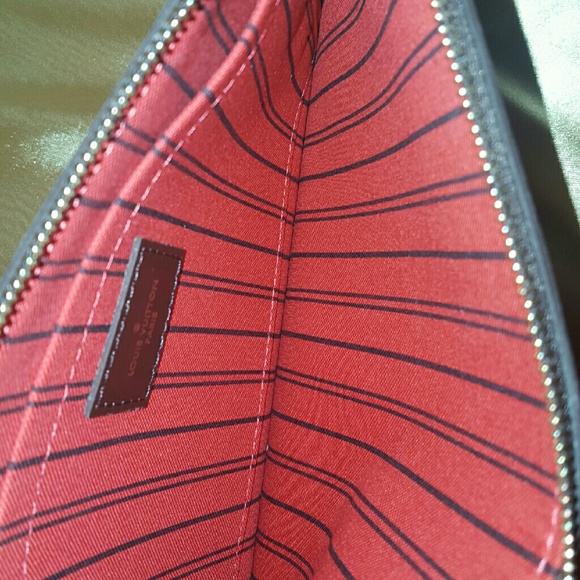 🚫SOLD Authentic Louis Vuitton Wristlet - Picture 3 of 4