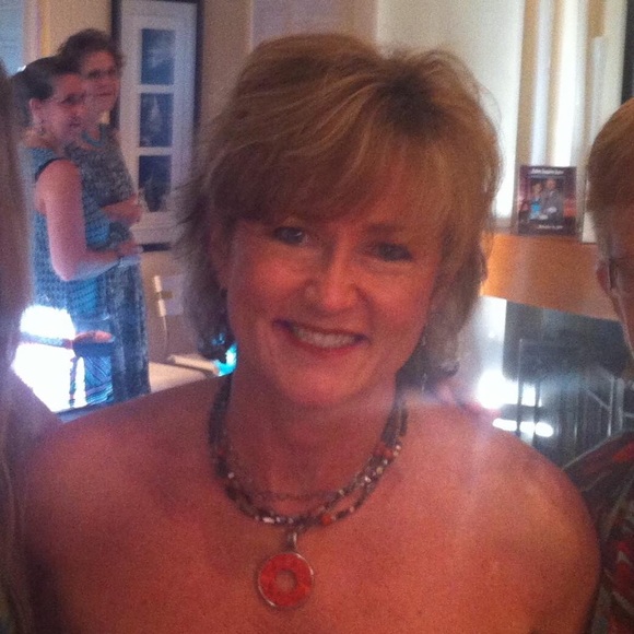 Meet your Posher, Shelley - Picture 2 of 2