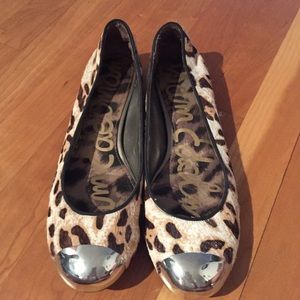 Lightly use sand and all men leopard haired flats