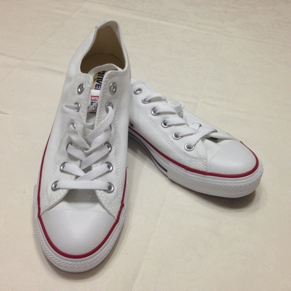 Converse Shoes - Converse white NEW, with original box!!