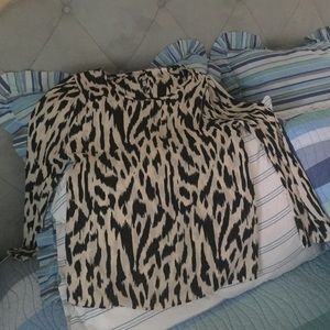 Cute boutique blouse with leopard print!