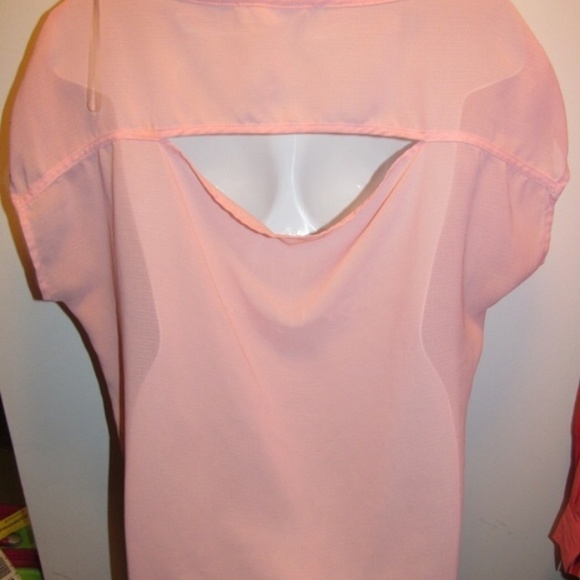 ❗️SOLD Medium Flowy pink blouse--Send me an offer! - Picture 2 of 4