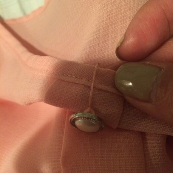 ❗️SOLD Medium Flowy pink blouse--Send me an offer! - Picture 4 of 4