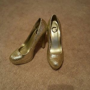 Gold glitter Guess pumps