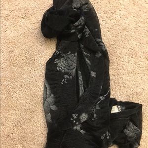 Black and White Rose Print Scarf