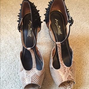 Sexy animal print sandals with pointy gold heels