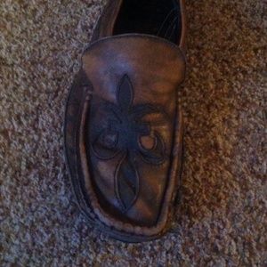 ISO Mens leather loafers Just like these. Brand??