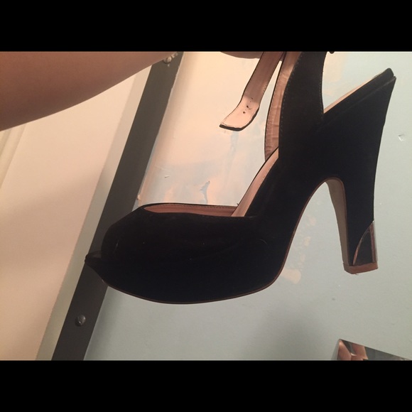 Heels - Picture 2 of 4