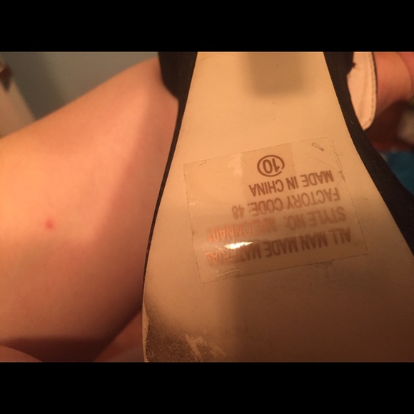 Heels - Picture 4 of 4