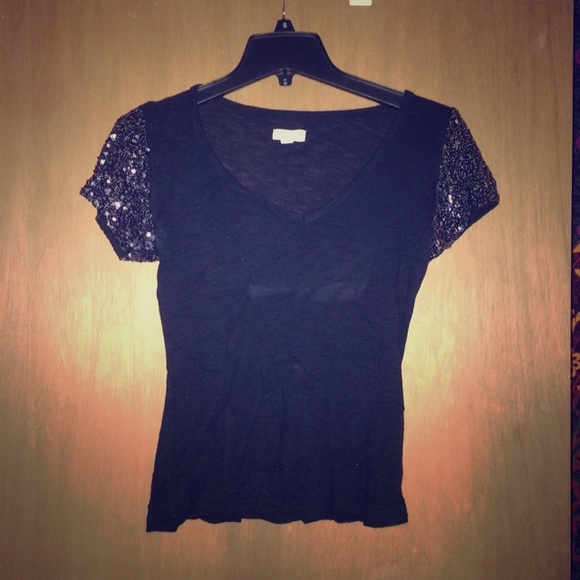 adorable aerie sequin shoulder black t-shirt
