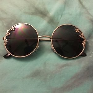 Round floral detail sunglasses