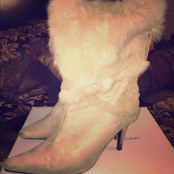 Fur boots