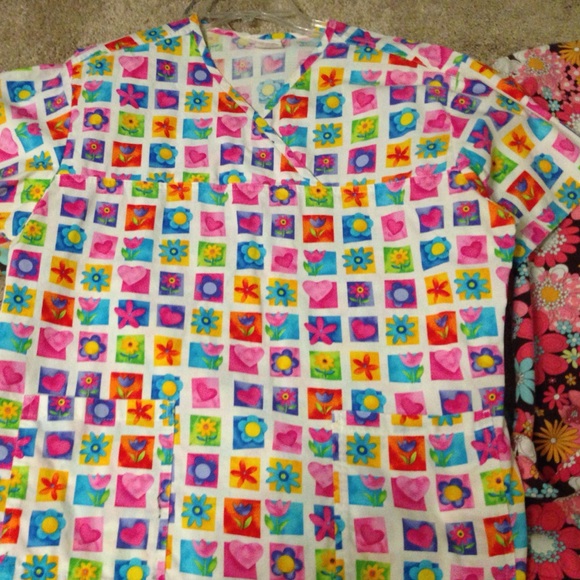Scrub tops - Picture 3 of 4