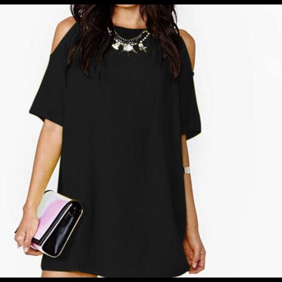 Dresses & Skirts - 🆕Black must have shirt dress with shoulders out