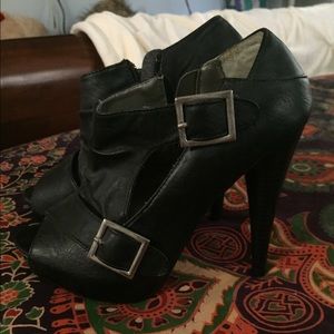 Black rue 21 wedges! Worn 1 or 2 times!