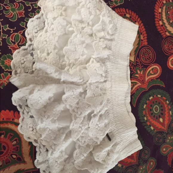 White Hollister shorts worn only a few times
