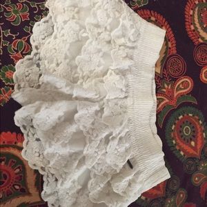 White Hollister shorts worn only a few times