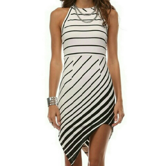 NWT Beautiful Asymmetrical Black & White Dress - Picture 2 of 3