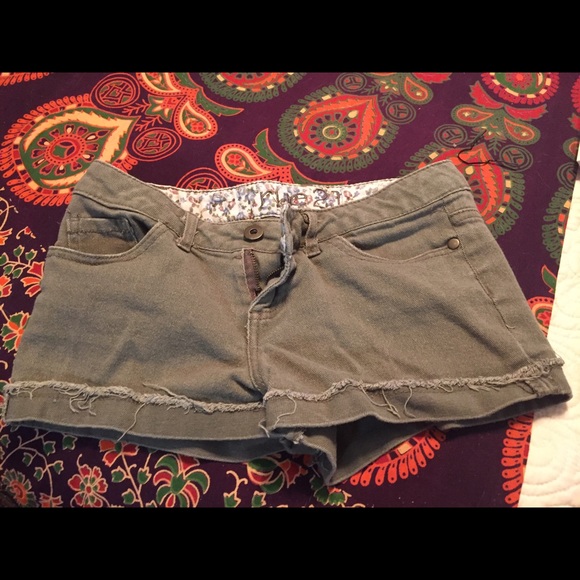 Rue 21 army green shorts. Look brand new!
