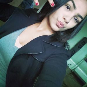 Meet your Posher, Sayra