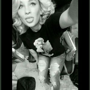 Meet your Posher, Caitlyn