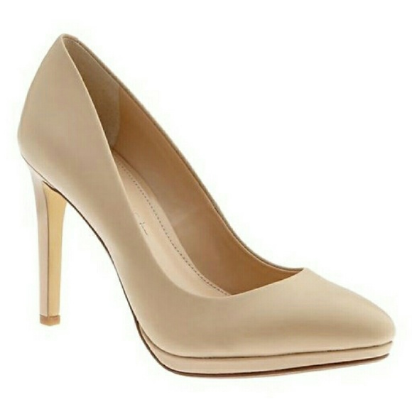 NIB BANANA REPUBLIC KELSEY DUNE PUMP