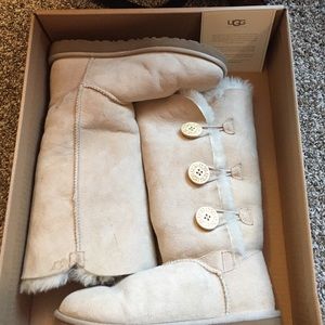 White Bailey Button Triplet