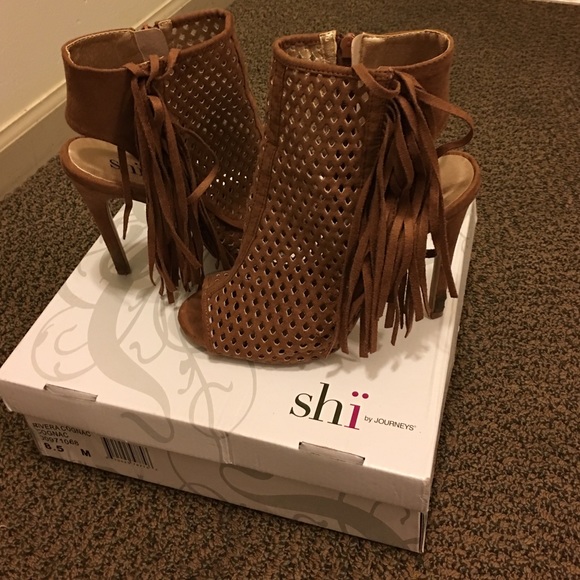 Shi by journeys fringed heels