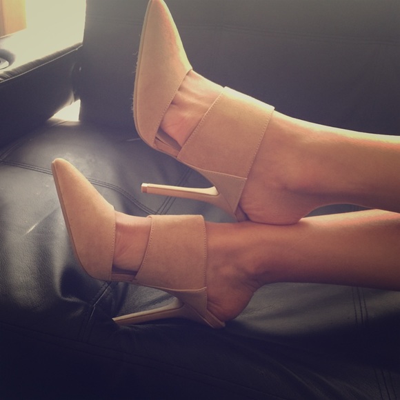 Nude shoes only whore once 👠 really comfortable