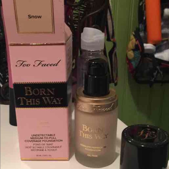SOLD Too Faced Born This Way - Snow - Picture 1 of 3