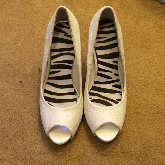 White high heels w/lace design