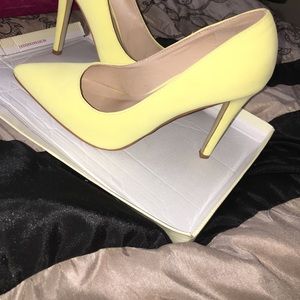 💛 Yellow Suede Stilletos 💛