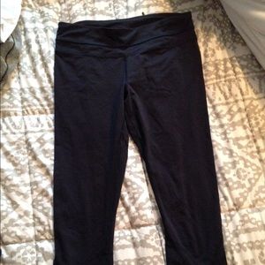 EUC Lululemon Inspire Crop capris Sz 8