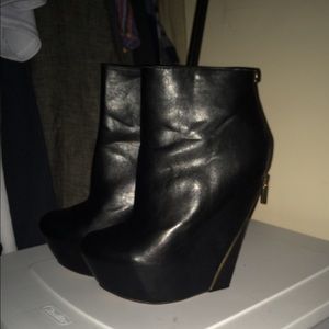 Zigi girl Nicola wedge bootie