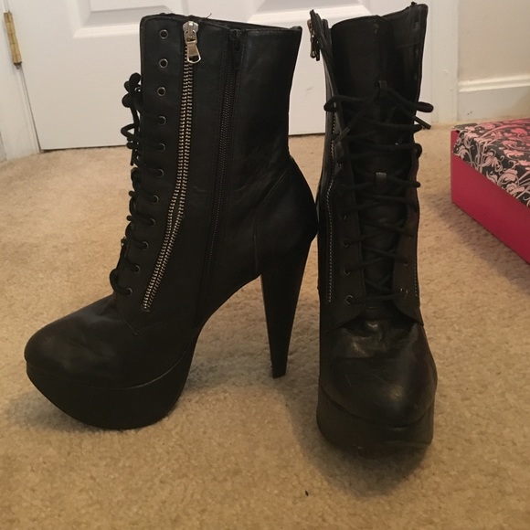 Mid size booties - Picture 2 of 3