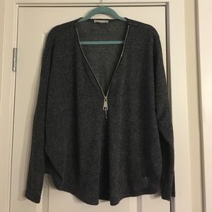 Large metal zipper light weight top