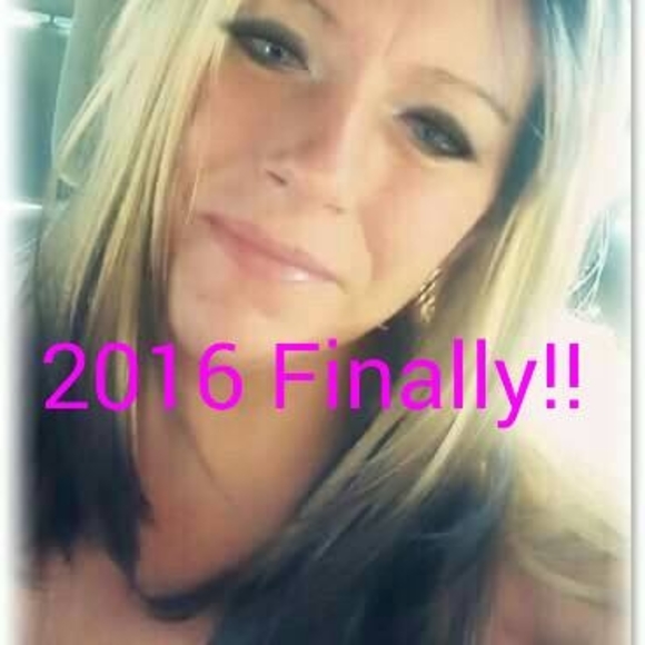 Meet your Posher, Hillary - Picture 1 of 1