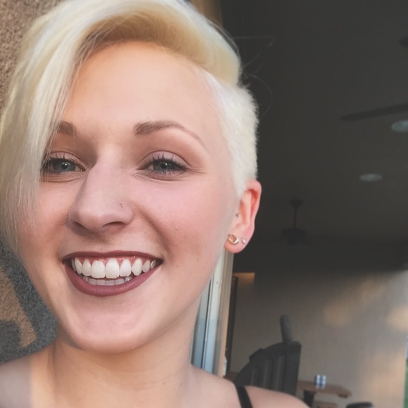 Meet your Posher, Courtney - Picture 1 of 1